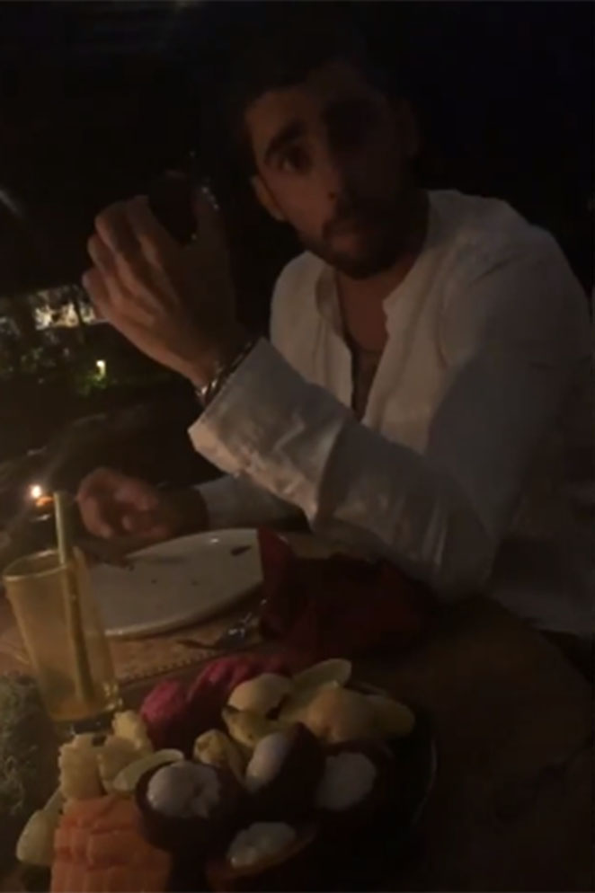 Em Bali com Anitta, Pedro Scooby experimenta jantar vegano