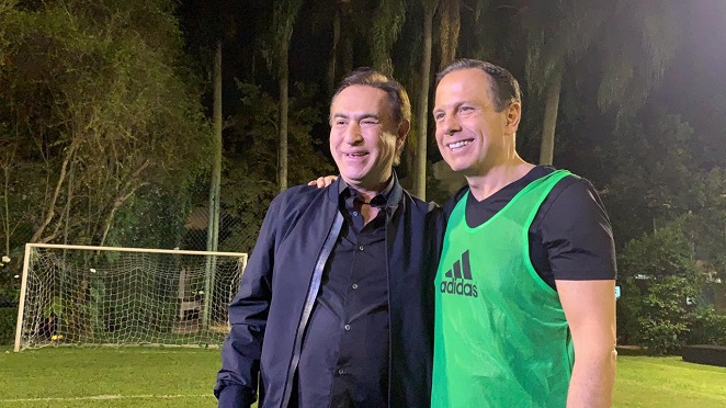 João Dória reúne famosos para futebol solidário em sua casa