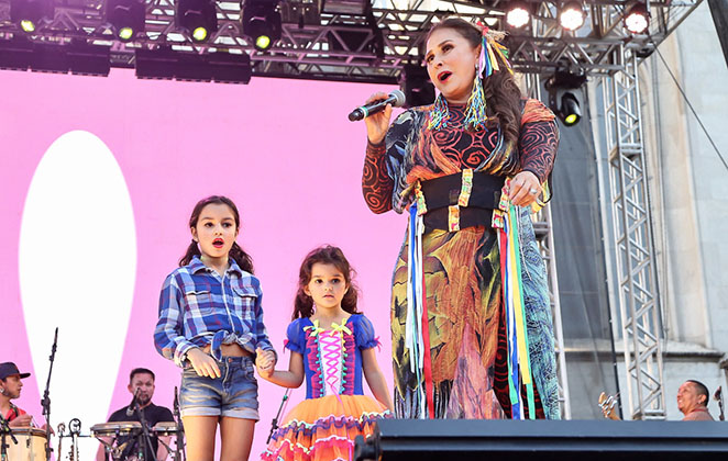 Fafa de Belém e suas netas, Júlia e Laura