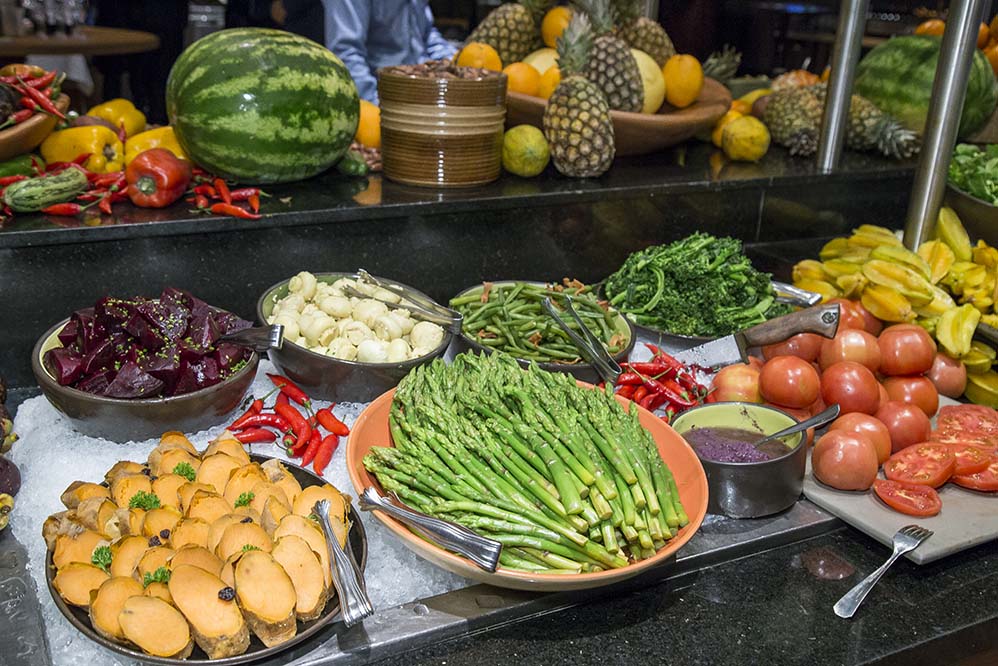 Famosos marcam presença em reinauguração do restaurante Fogo de Chão