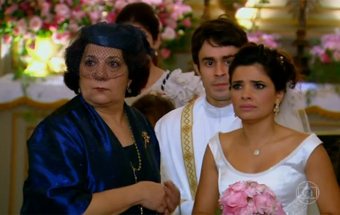 Celeste (Vanessa Giácomo) chorou ao ser abandonada no altar em Morde e Assopra, da Globo