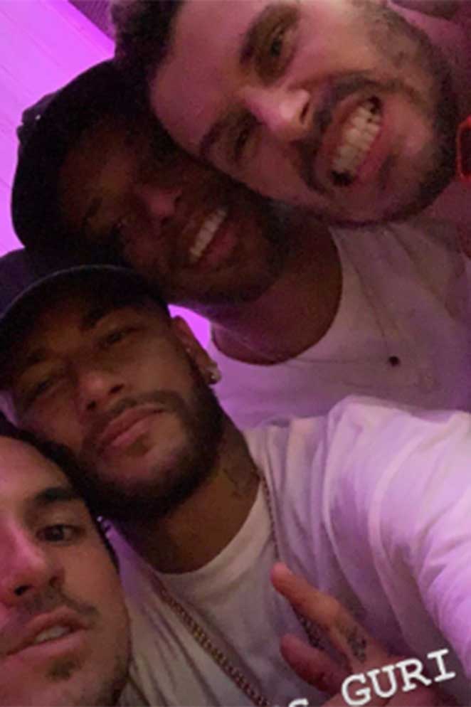 Neymar fez questão de prestigiar o aniversário de Bruninho
