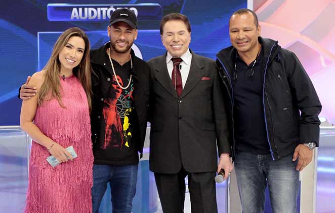 Neymar é tietado pela família de Silvio Santos