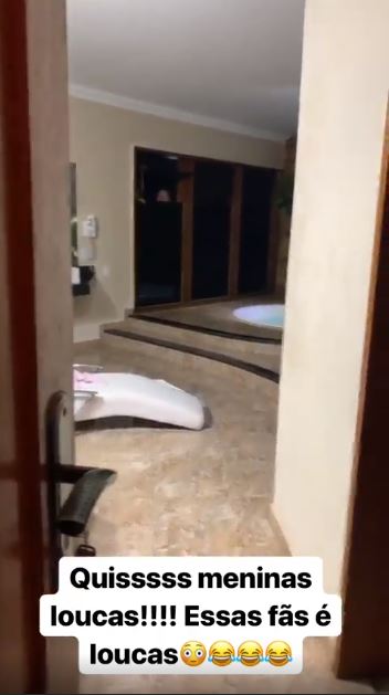 Maiara leva susto ao perceber que duas fãs tentaram entrar no quarto de hotel em que se hospedou