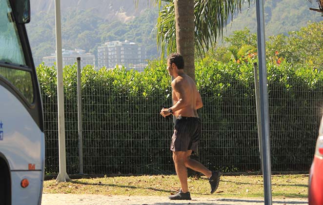 Marcos Palmeira corre na Lagoa Rodrigo de Freitas, no Rio de Janeiro