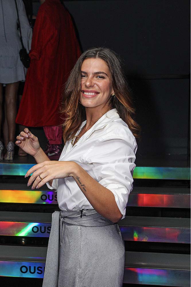 Mariana Goldfarb posou com um lindo sorriso no rosto