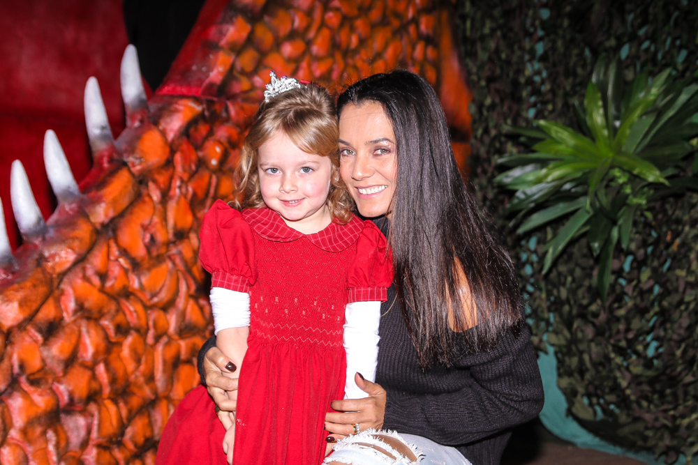 Mônica Carvalho com a filha Valentina