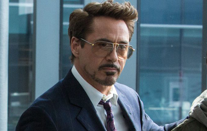 Robert Downey Jr. como Tony Stark/Homem de Ferro