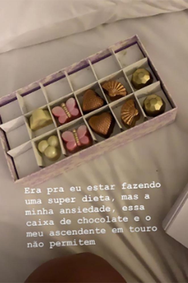 Bruna Marquezine fura a dieta e devora caixa de chocolate: 'Ansiedade'