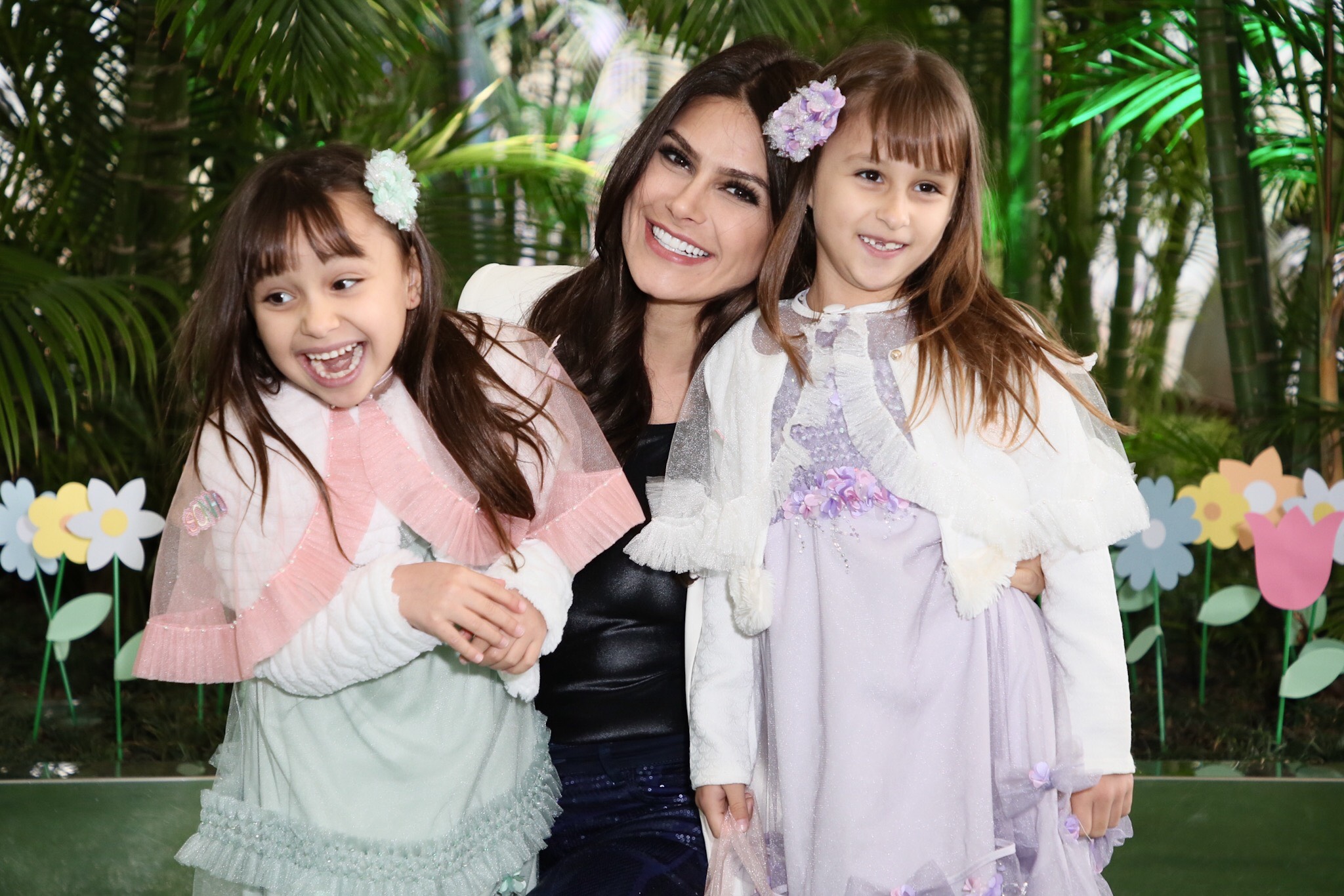 Natália Guimarães e suas filhas Maya e Kyara