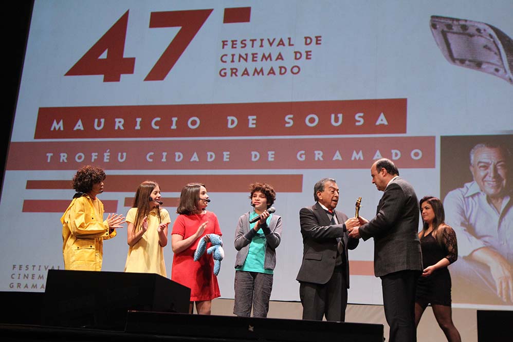 Mauricio de Sousa com Giulia Benite, Kevin Vecchiato, Gabriel Moreira e Laura Rauseo