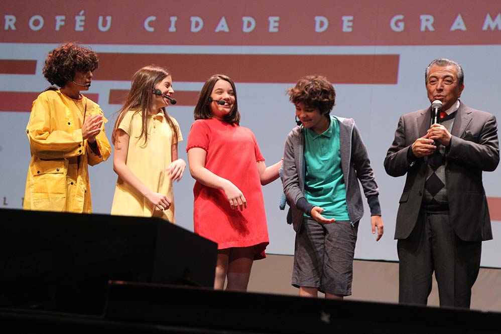 Mauricio de Sousa com Giulia Benite, Kevin Vecchiato, Gabriel Moreira e Laura Rauseo