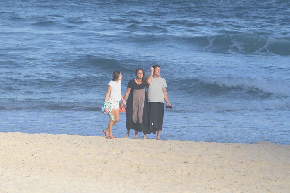 O trio deixou o local depois de se divertirem tranquilamente, aproveitando o mar carioca