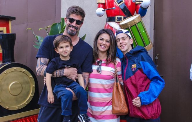 Suzana Alves com o marido, Flávio Saretta e os filhos