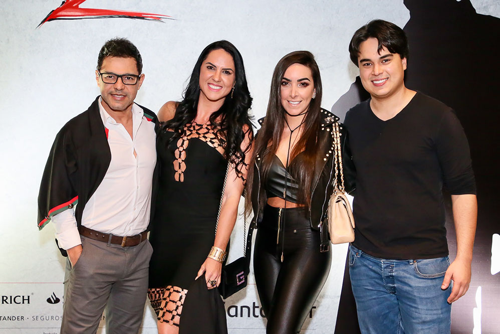 Zezé Di Camargo e o filho, Igor Camargo com suas respectivas parceiras, Graciele Lacerda e Amabylle Eiroa 