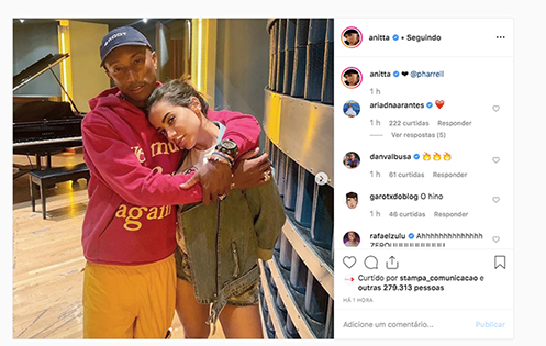 Anitta posa abraçadinha com Pharrell Williams