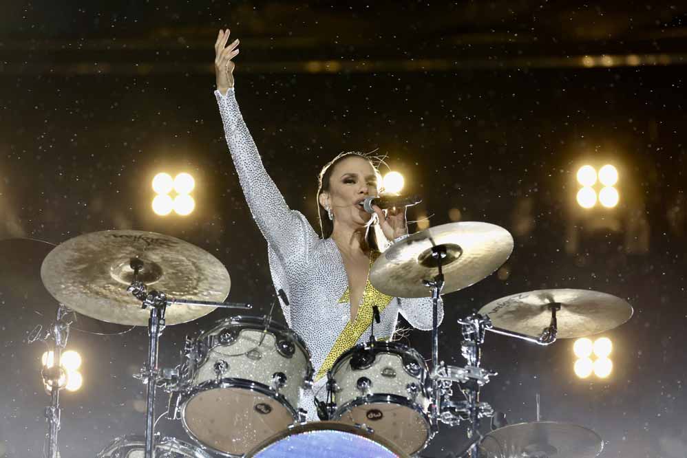 Com look de cristais, Ivete Sangalo canta no Rock in Rio