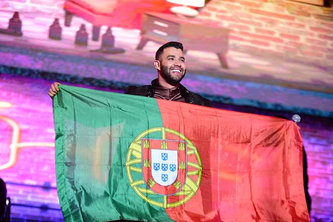 Gusttavo Lima e a bandeira de Portugal