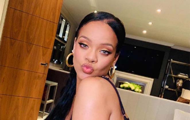 Rihanna divulgando a nova coleção de lingeries da Sevage X Fenty
