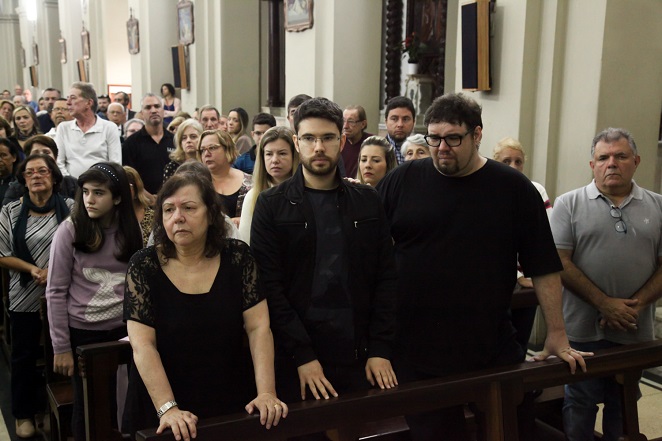 Familiares e amigos homenageiam Roberto Leão em missa de 7º dia