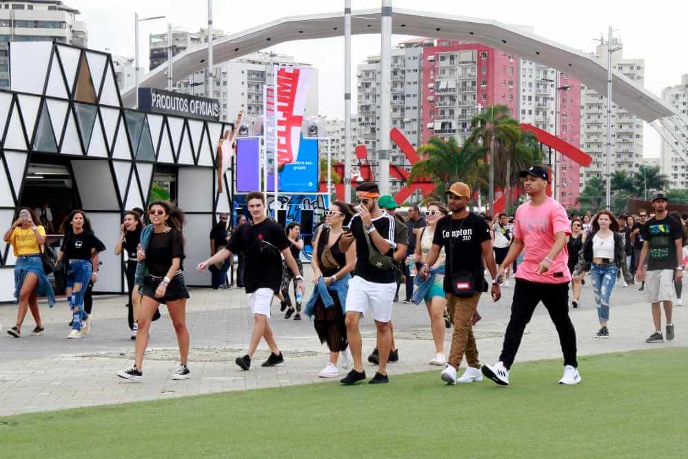 Além dos famosos, vários fãs já estão pra lá de empolgados, com mais essa edição do Rock in Rio