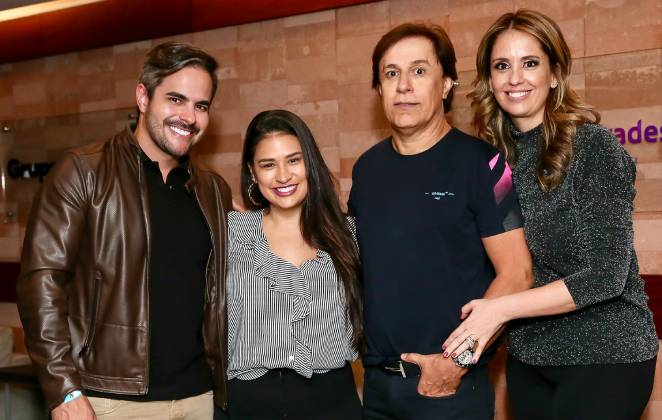 Simone Mendes e Kaká Diniz ao lado de Tom Cavalcante e sua esposa, Patrícia Lamounier Cavalcante
