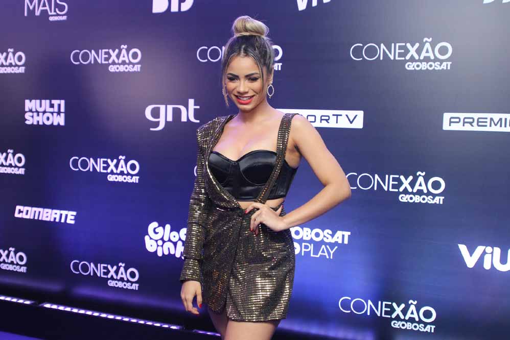Anitta, Ivete e mais famosos brilham em evento