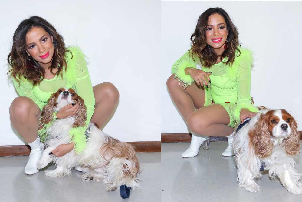 Anitta estava com Olavo, um de seus mascotes