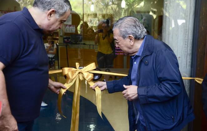 Mauricio de Souza e Sergio Nabhan inaugurando a biblioteca do Clube Paineiras morumby