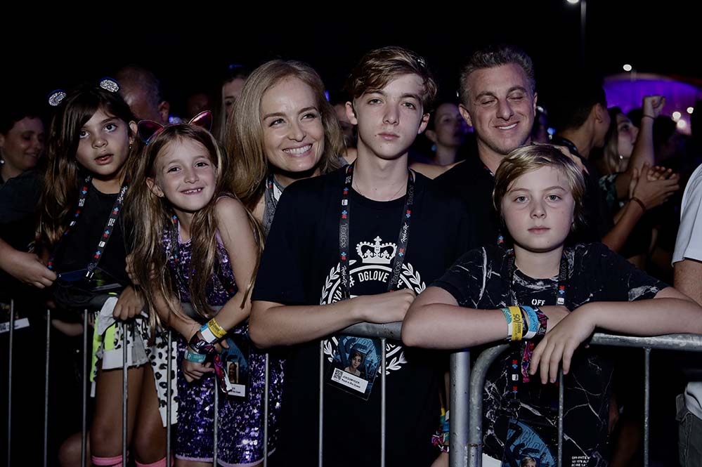 Angélica e Luciano Huck também levaram os três filhos ao Rock in Rio