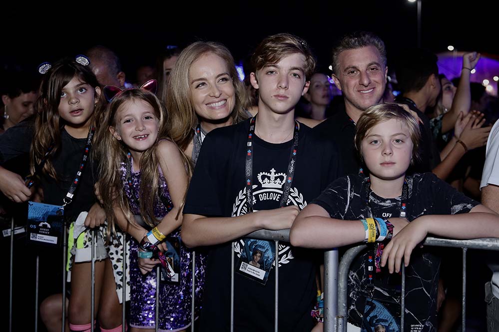 Angélica e Luciano Huck também levaram os três filhos ao Rock in Rio