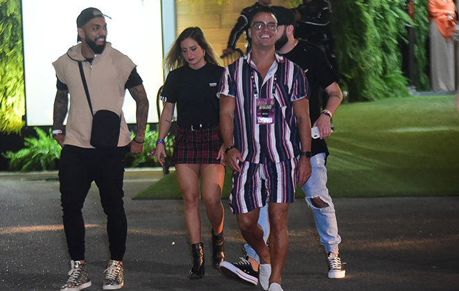 Gabigol, Bruna Giphao e amigos saindo do camarote VIP do Rock in Rio