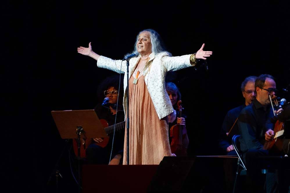 A cantora apresentou seus maiores sucessos com um arranjo inovador da Orquestra Bachiana Filarmônica Sesi-SP 