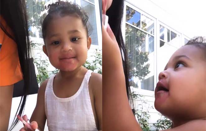 Stormi arranjou a maior bagunça com a novas coleção de maquiagens de Kylie Jenner