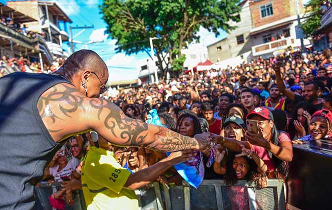 Léo Santana lota ruas de Boa Vista Lobato