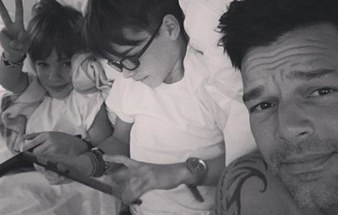 Ricky Martin em tarde gostosa com os filhos