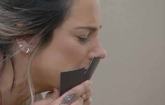 Tati Dias chorando