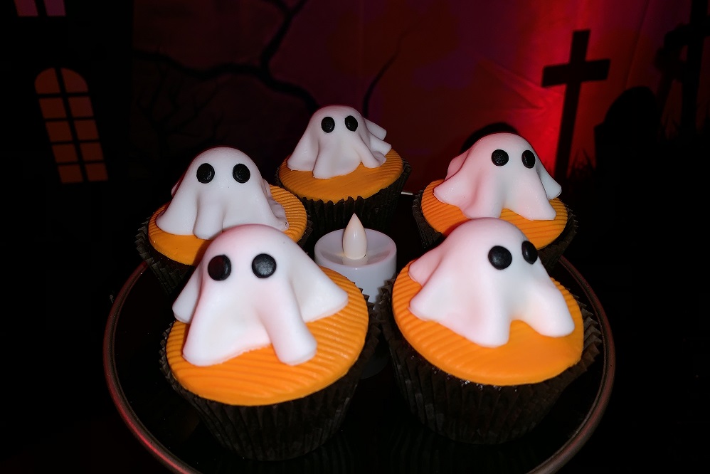 A festa de Halloween de A Dona do Pedaço teve até cupcakes de fantasminha