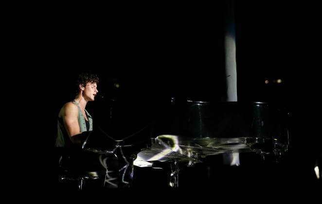 Shawn Mendes chegou a mostrar todo o seu talento no piano, no primeiro show em São Paulo
