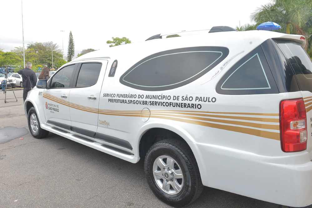 Carro funerário da Prefeitura de São Paulo