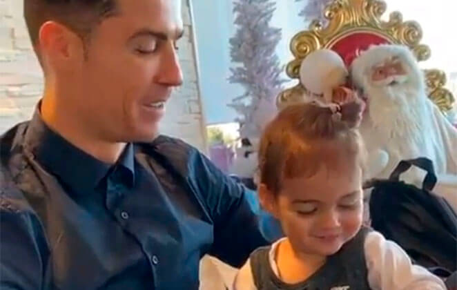 Filha de Cristiano Ronaldo canta de maneira muito fofa em vídeo