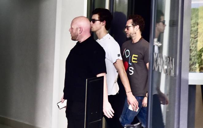 Shawn Mendes deixando hotel em São Paulo