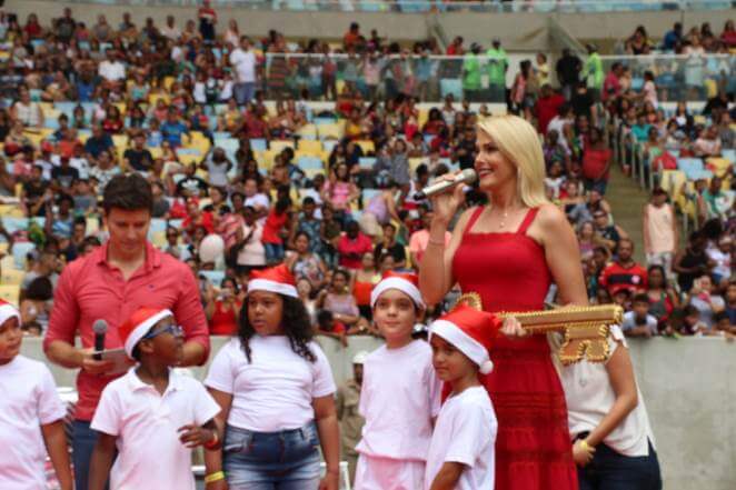 Rodrigo Faro e Ana Hickmann comandaram evento de Natal no Maracanã