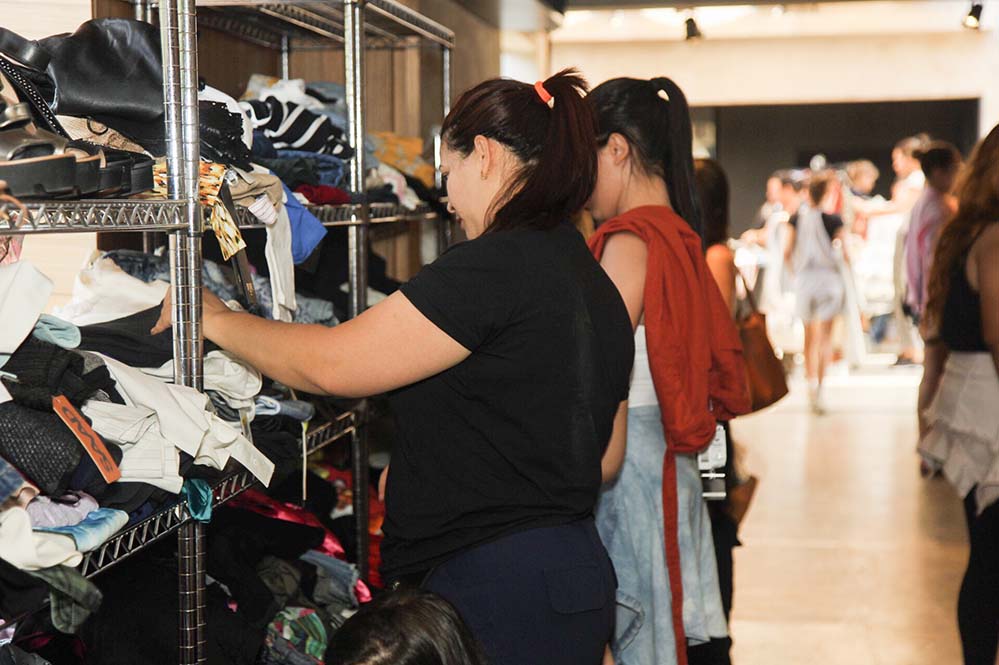 Thaila Ayala realiza bazar beneficente em São Paulo
