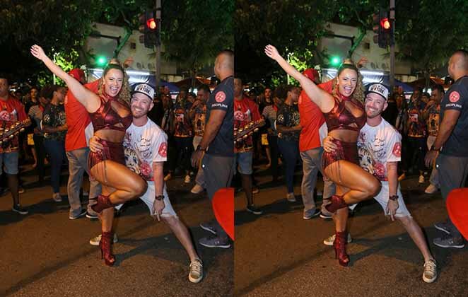 Viviane Araújo em pose clássica no samba