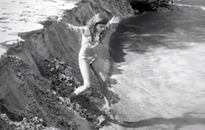 Sofia aparece correndo em direção ao mar nos Stories de Cauã Reymond no Instagram