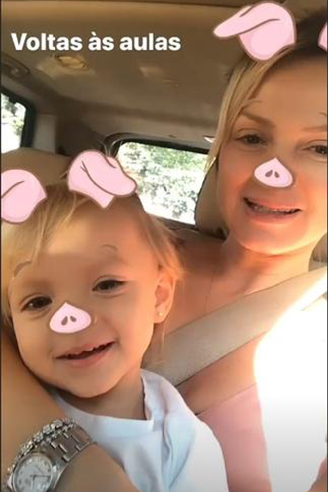 Eliana brincou com um filtro de porco nos Stories do Instagram ao lado da filha
