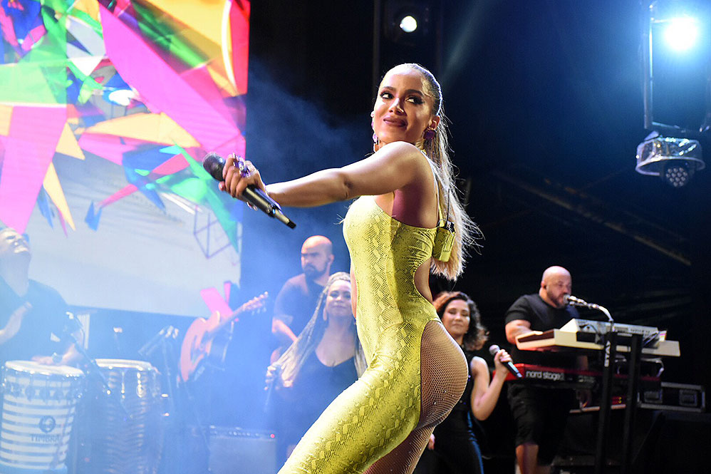 Carnaval 2020: Anitta requebra o bumbum vestida de cobra