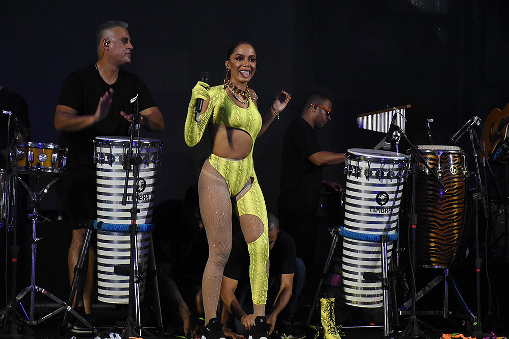 Anitta fez questão de mostrar toda a sua já conhecida alegria, em cima do palco