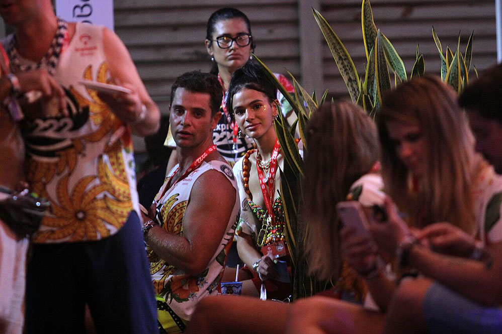 Carnaval 2020: Bruna Marquezine se joga em Salvador